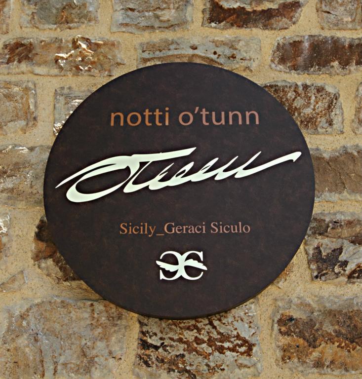 Notti O' Tunn Luxury Rooms In Centro Geraci Siculo Dış mekan fotoğraf