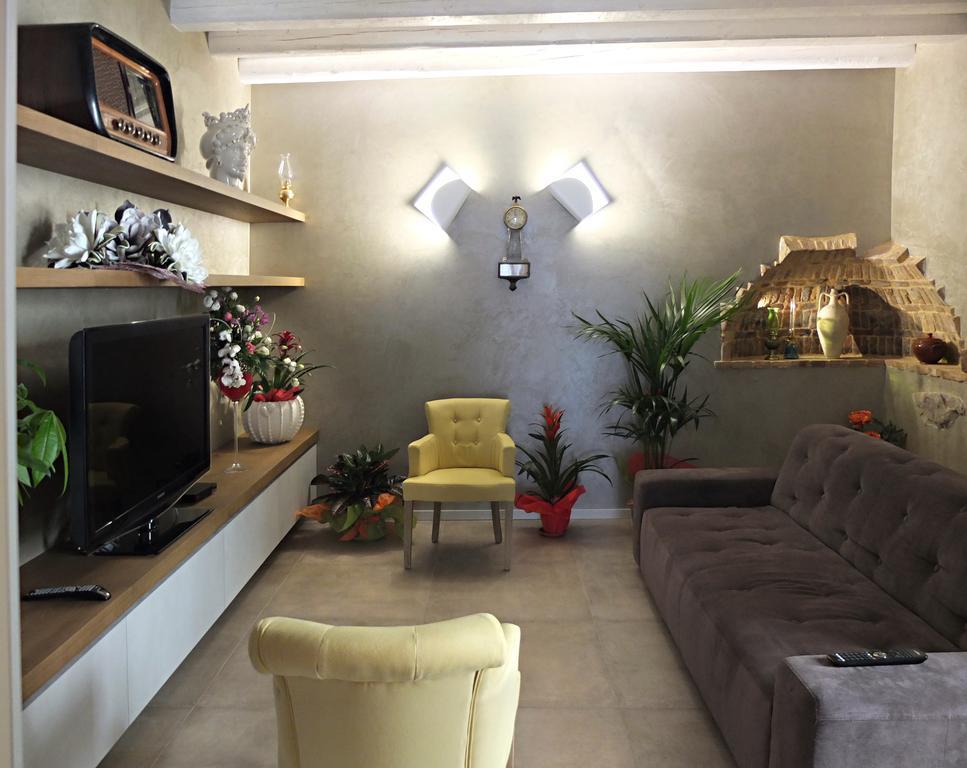 Notti O' Tunn Luxury Rooms In Centro Geraci Siculo Dış mekan fotoğraf