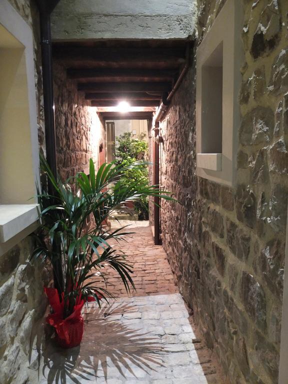 Notti O' Tunn Luxury Rooms In Centro Geraci Siculo Dış mekan fotoğraf